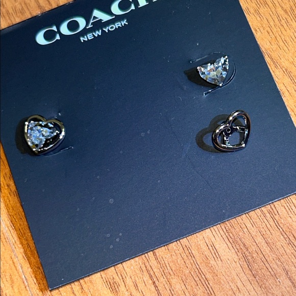 Brand New in Box Coach Silver Tone Heart Halo Stud  Earrings - Picture 8 of 11